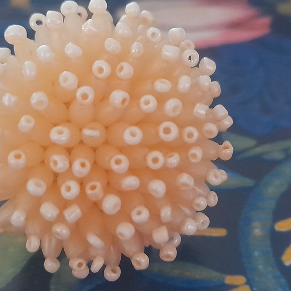 Mother Of Pearl Tone Cream Starburst Cluster Stretchy Ring - Picture 16 of 16